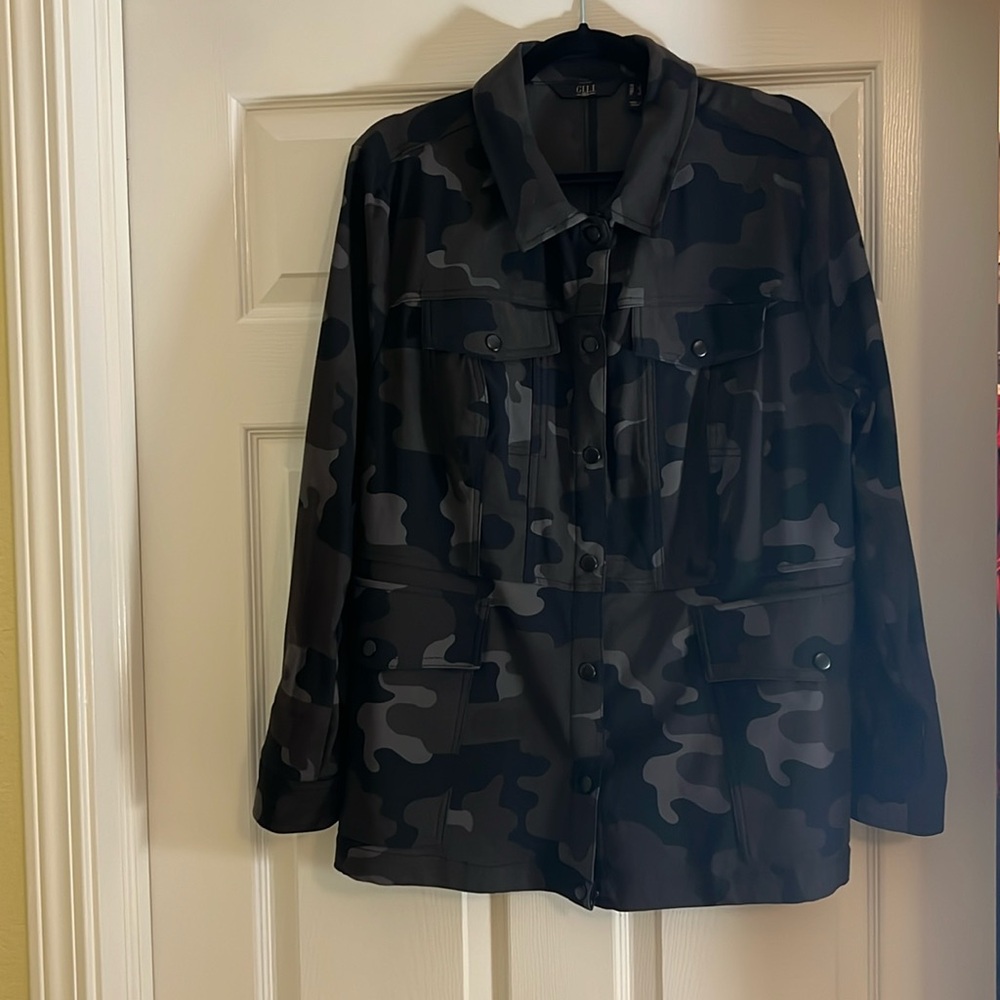 Gili Large Green, Brown and black jacket with snaps.  New.